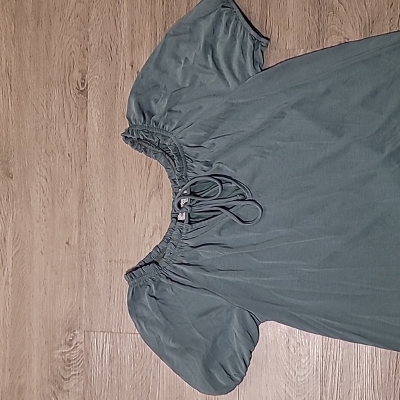 Green Envelop Los Angeles Green Puff Sleeve Top - Picture 2 of 6